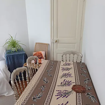 A Calm Double Bedroom In F3 Paris14eme Parc Montsouris Appartamento Parigi