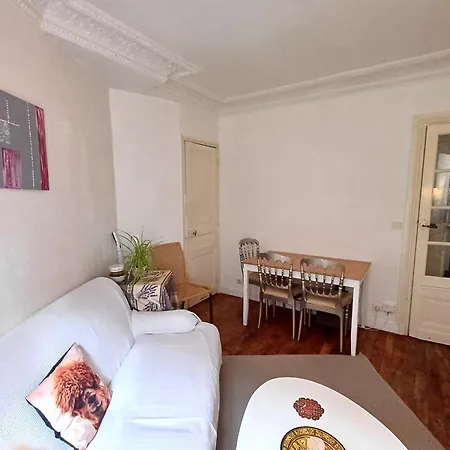 A Calm Double Bedroom In F3 Paris14eme Parc Montsouris * Parigi