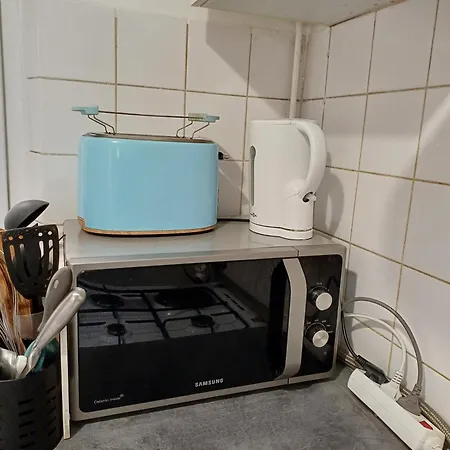 A Calm Double Bedroom In F3 Paris14eme Parc Montsouris *