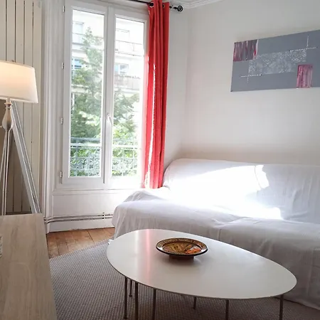 A Calm Double Bedroom In F3 Paris14eme Parc Montsouris *