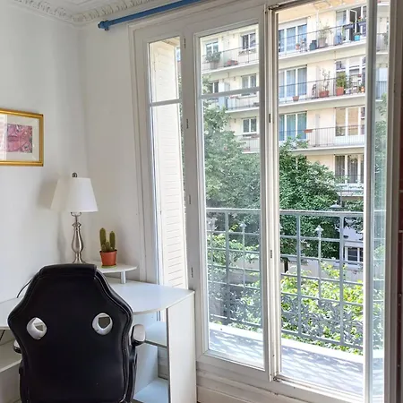A Calm Double Bedroom In F3 Paris14eme Parc Montsouris * Parigi