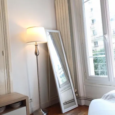 A Calm Double Bedroom In F3 Paris14eme Parc Montsouris