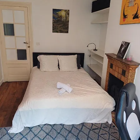 A Calm Double Bedroom In F3 Paris14eme Parc Montsouris * Parigi